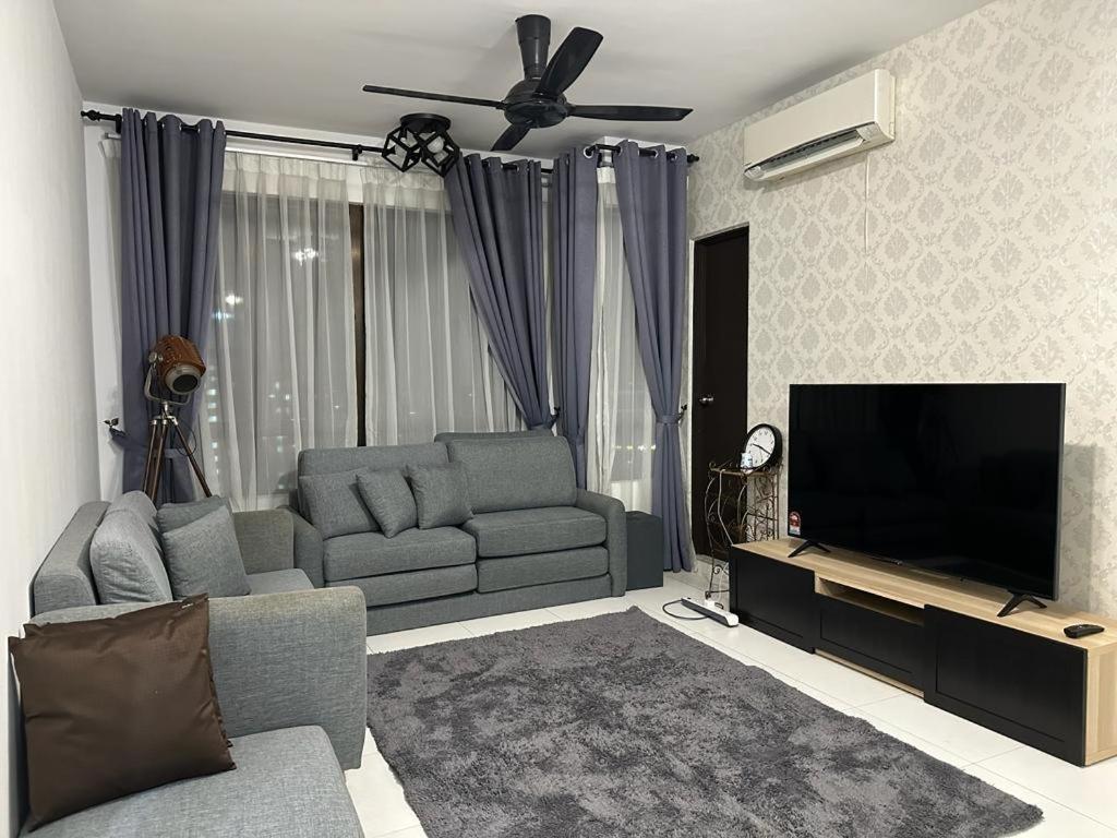 Kyra The Heights Melaka Wifi, Netflix & Pool Apartment