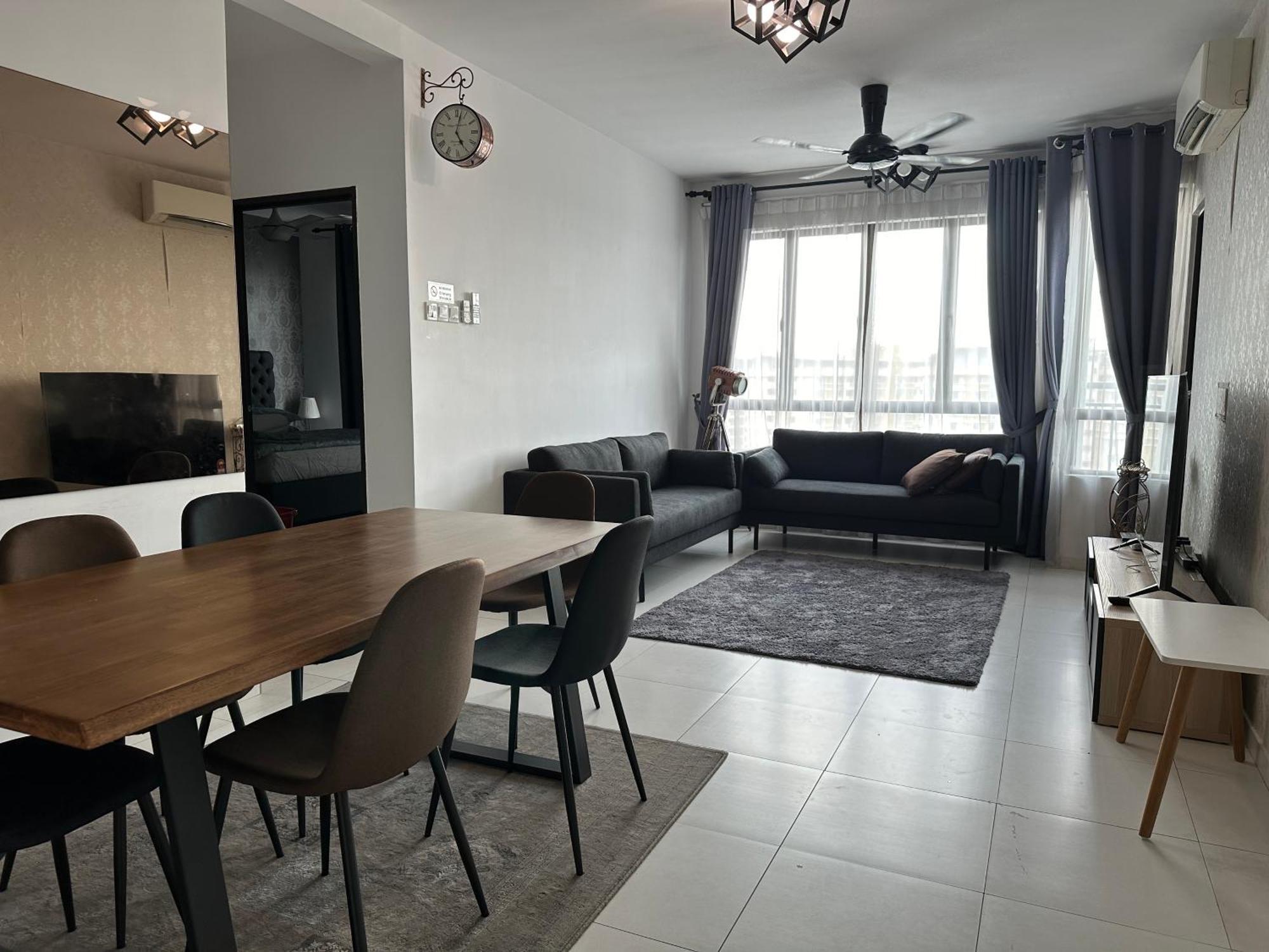 Kyra The Heights Melaka Wifi, Netflix & Pool *